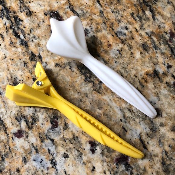 2. authentic Y2K yellow and white plastic hair  clips - Picture 12 of 13